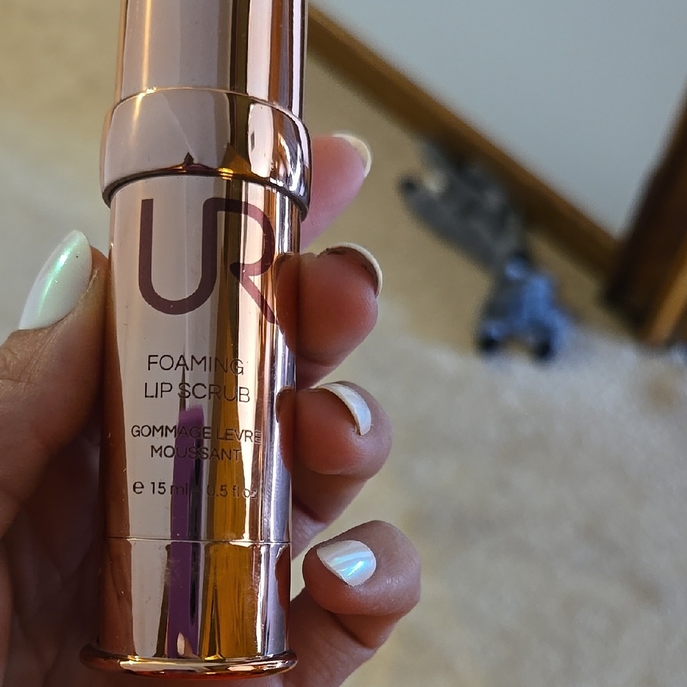 Foaming Lip Scrub - Rose Gold